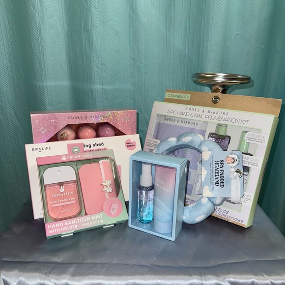 🎉 HOST PICK 🎉 STUFFED VERA BRADLEY - SELF CARE BUNDLE - Picture 3 of 11